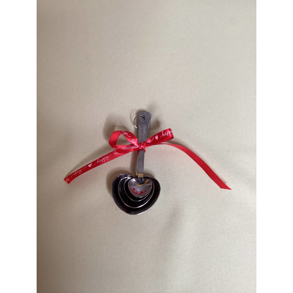 Heart shaped measuring spoon set